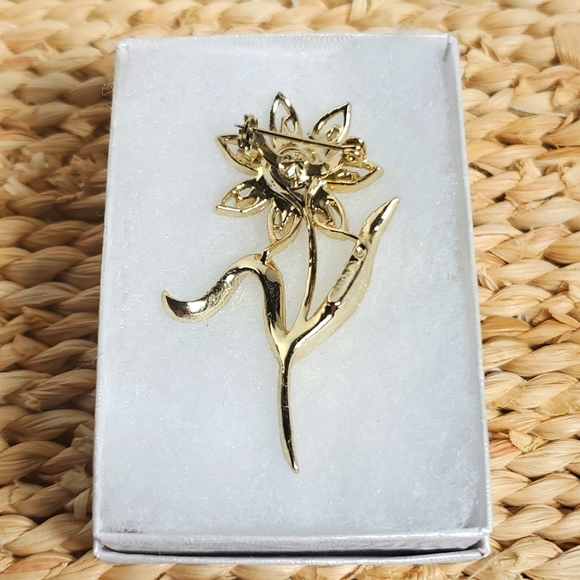 VINTAGE GOLD TONE W/ PEARL DAISY - Picture 2 of 2